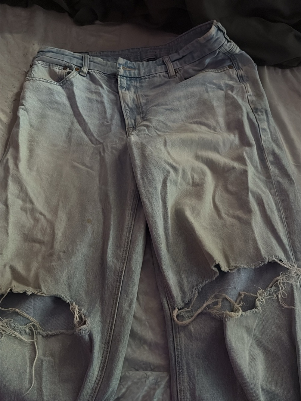 American Eagle Outfitters Light Wash Ripped Boyfriend Jeans